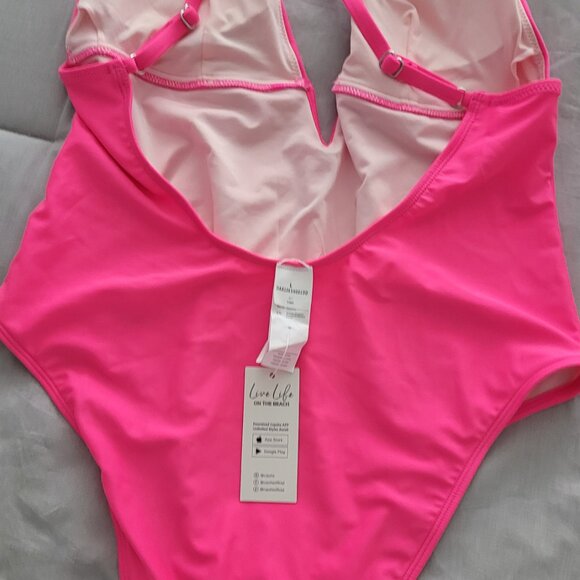 Gorgeous hot pink front plunge swimsuit - Picture 3 of 7